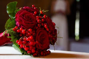 Červená svatební kytice