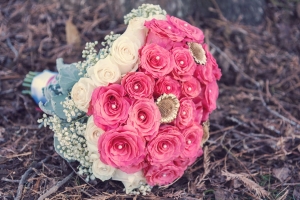 Růžová svatební kytice